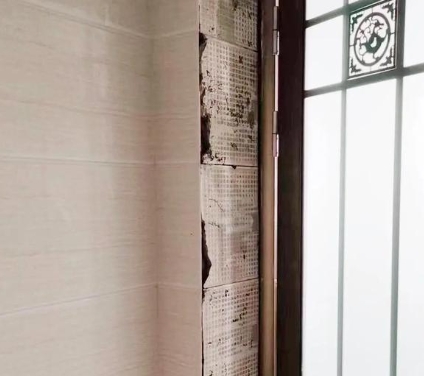 灯塔瓷砖空鼓免砸砖维修公司分享吸水砖泡水时间不够或过长都会对瓷砖铺贴效果产生影响